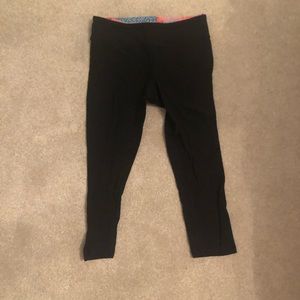 Black cropped reversible ivivva leggings